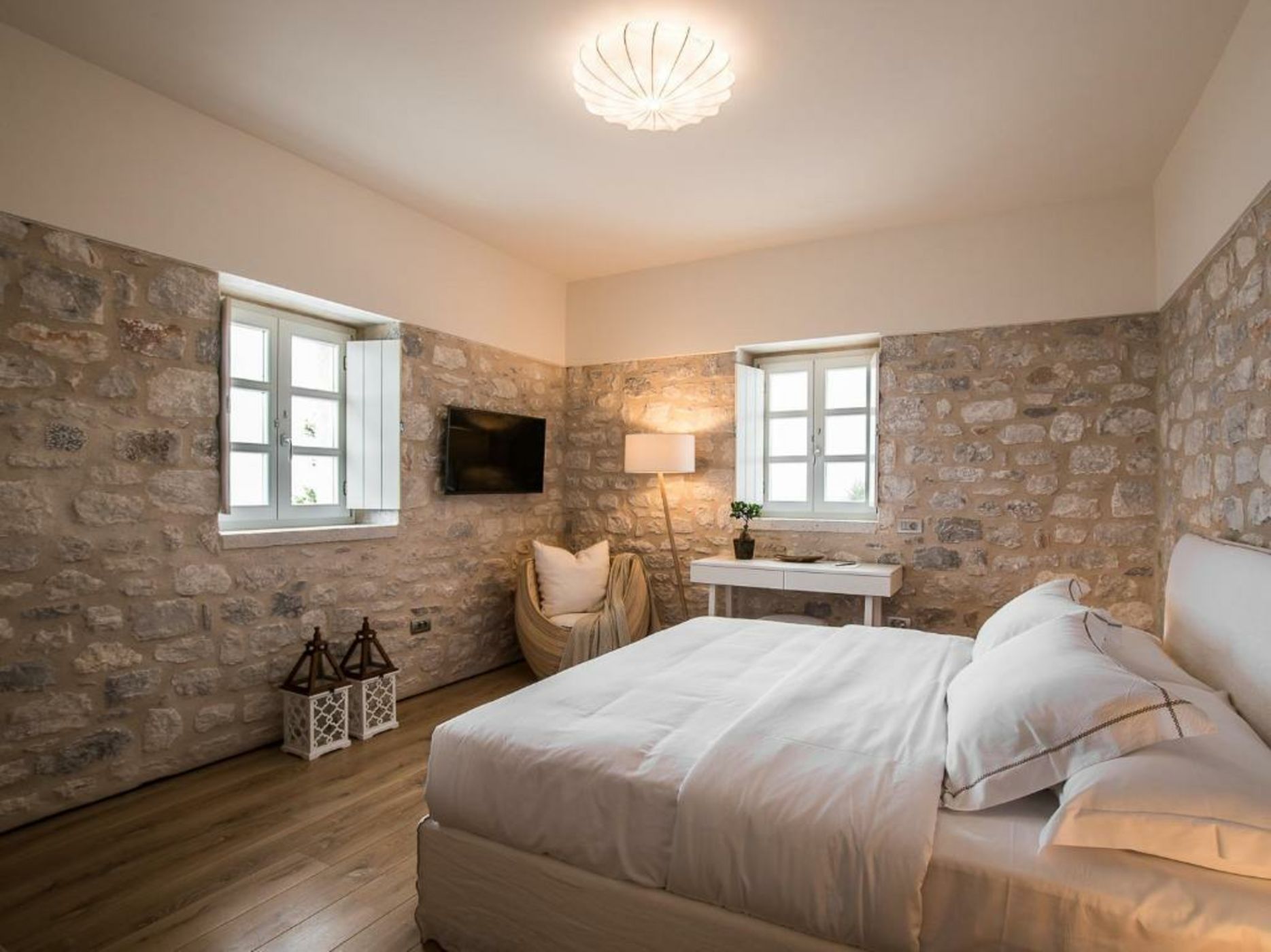 BASSA MAINA Villas & Suites