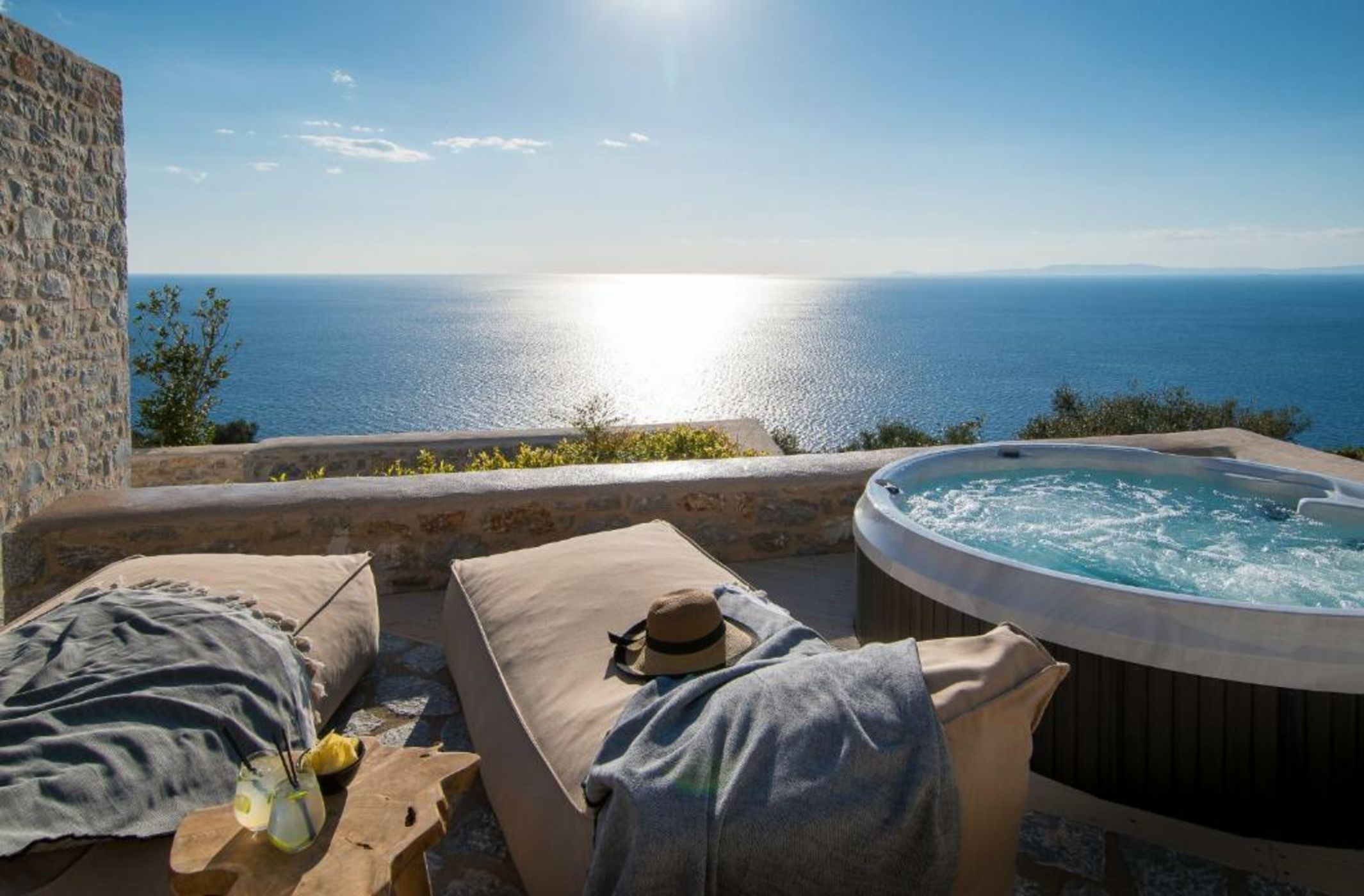 BASSA MAINA Villas & Suites