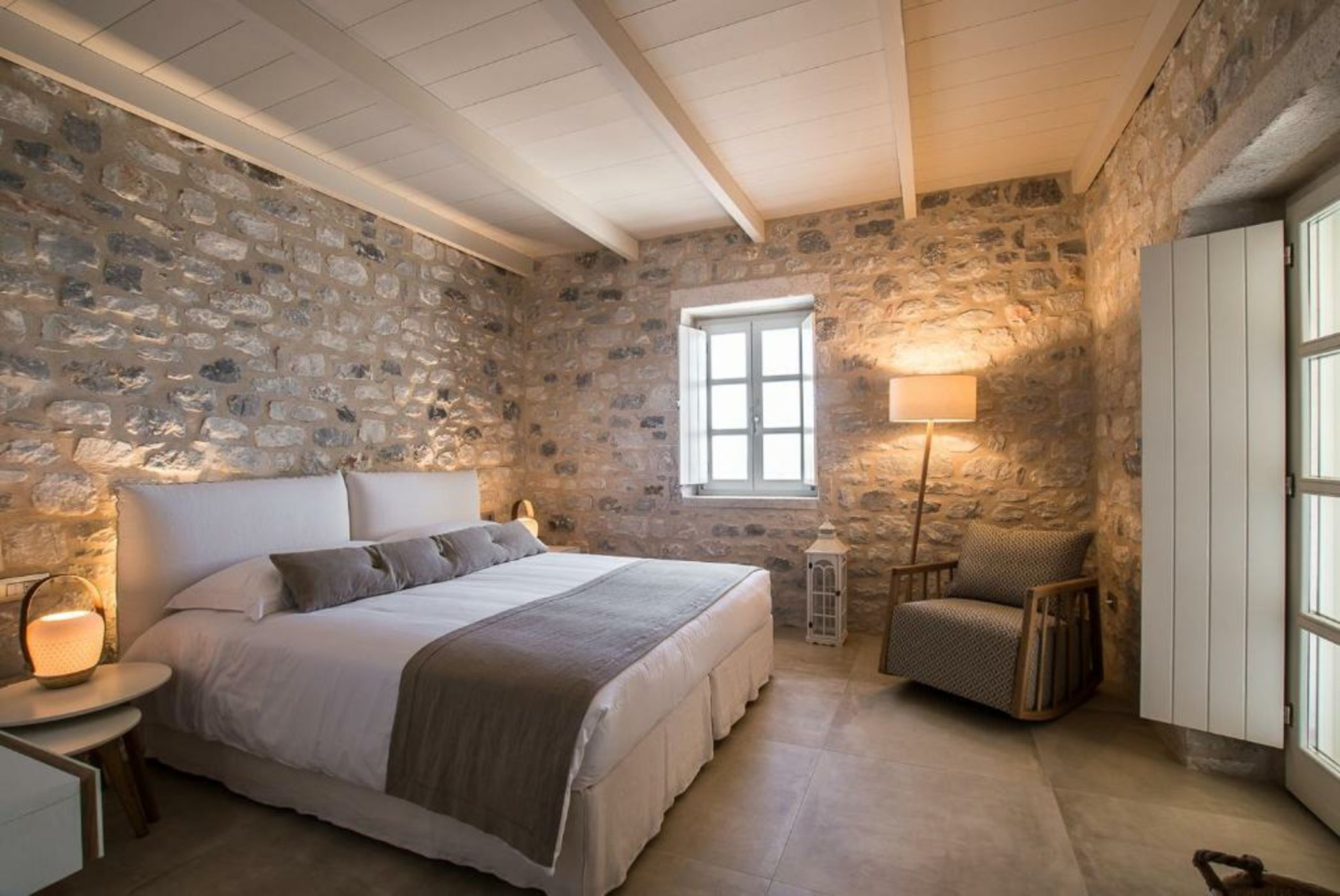 BASSA MAINA Villas & Suites