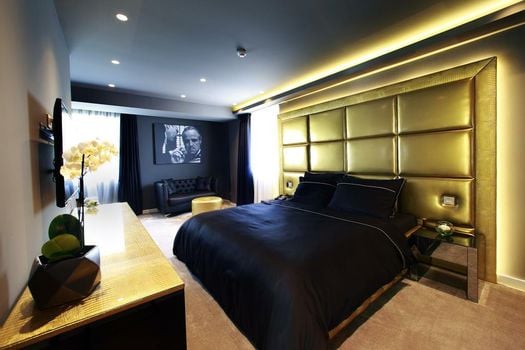 Hotel 9