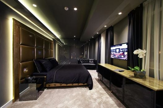 Hotel 9