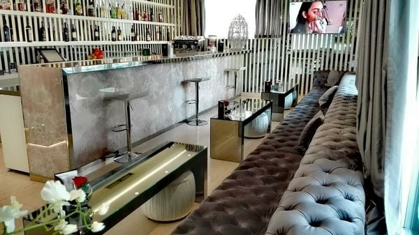 Hotel 9