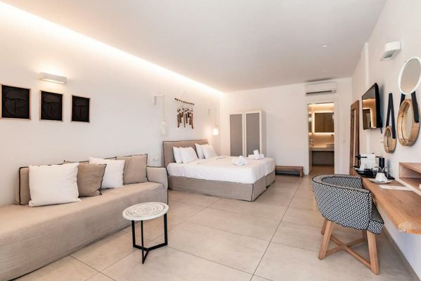 Super Paradise Hotel