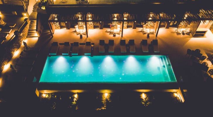 Super Paradise Hotel