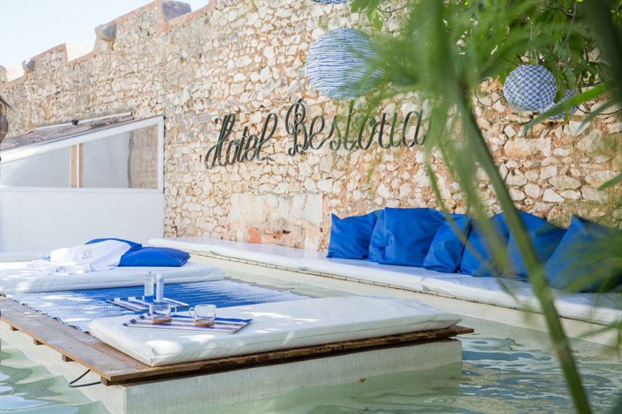 Hotel de La Plage - Mahogany