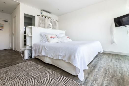 Hotel de La Plage - Mahogany