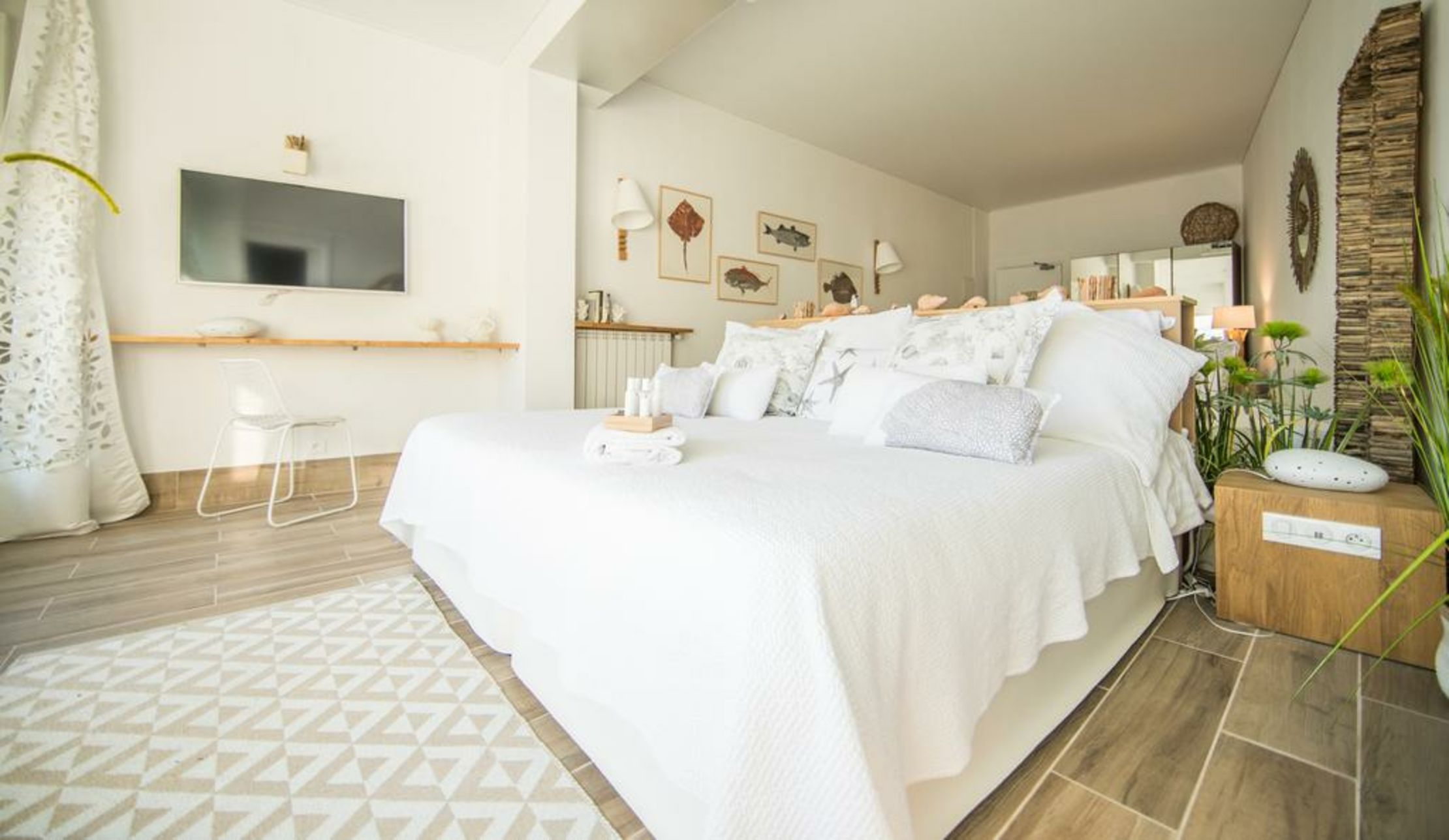 Hotel de La Plage - Mahogany