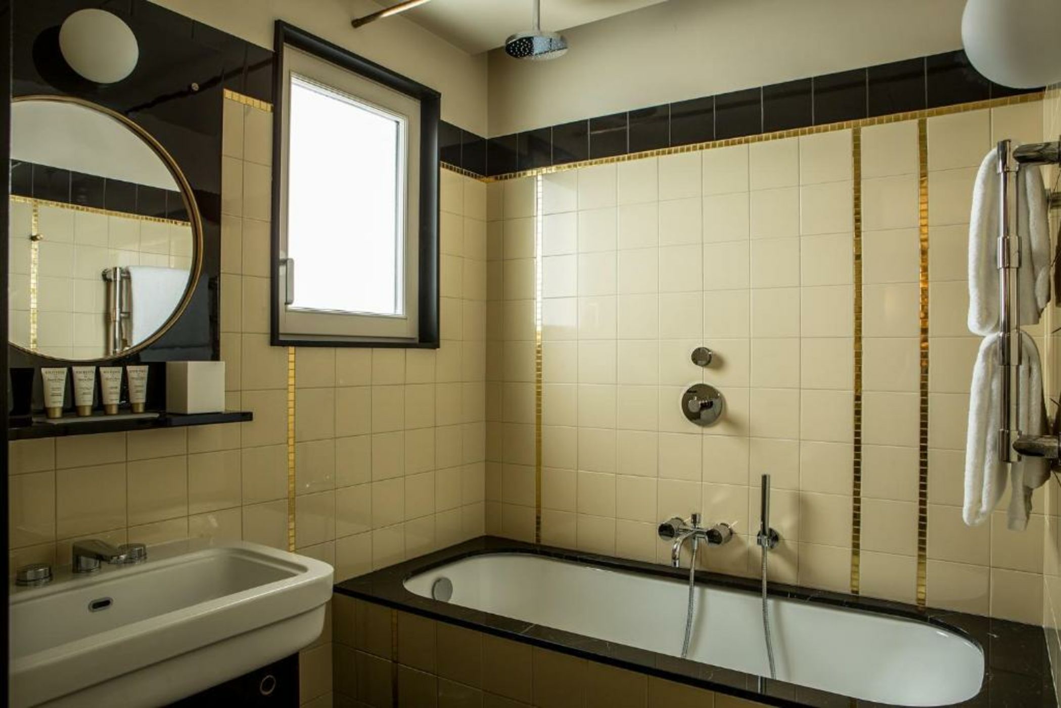 Hôtel du Rond-point des Champs-Élysées - Esprit de France