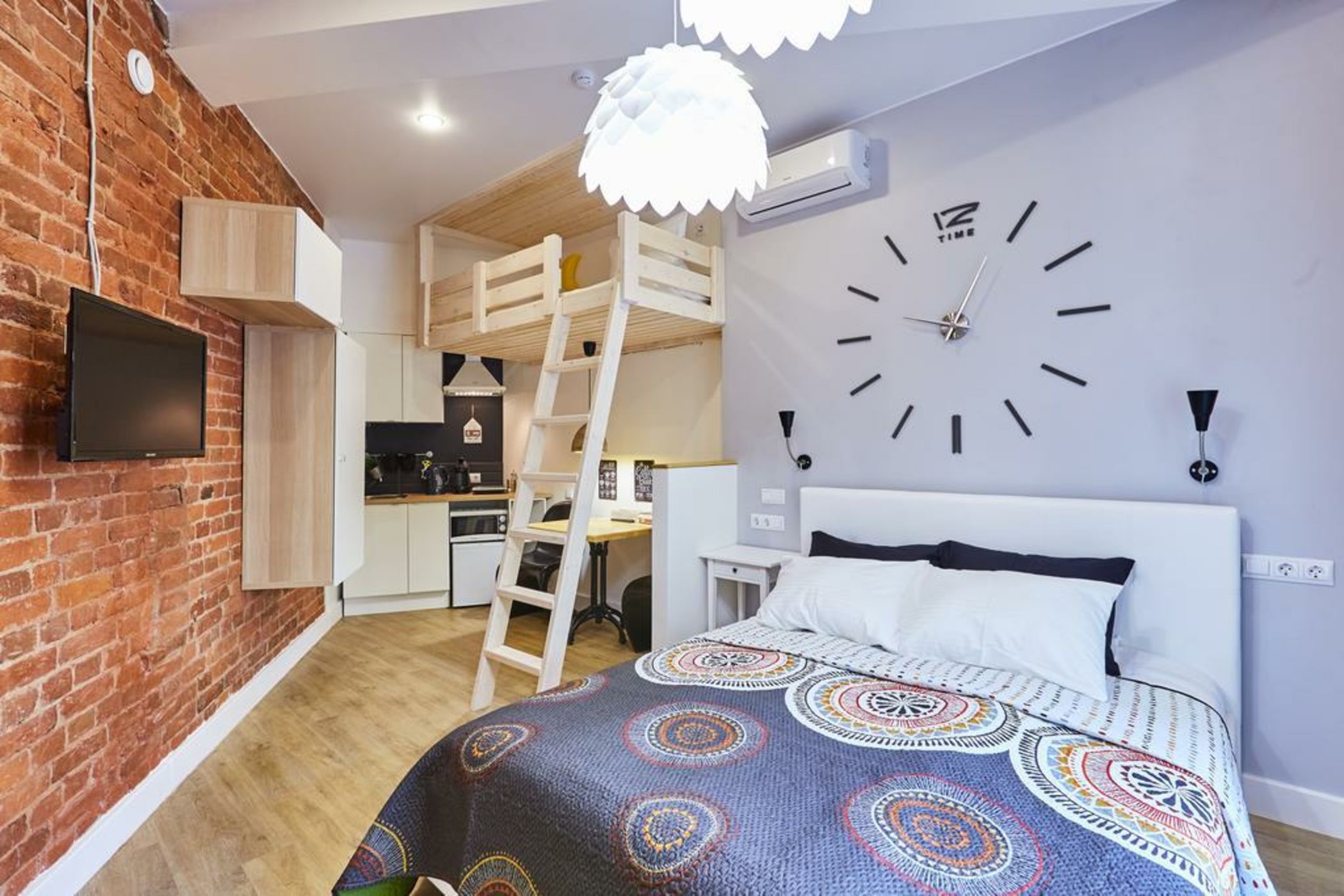 Kaleidoscope on Italyanskaya