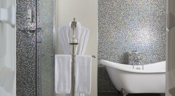 Celeste Hotel Paris Batignolles