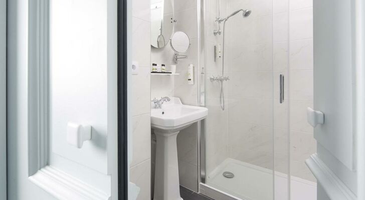 Celeste Hotel Paris Batignolles