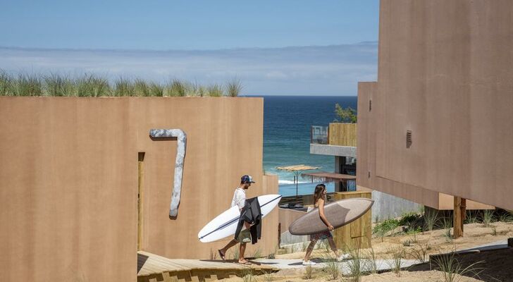 Noah Surf House Portugal