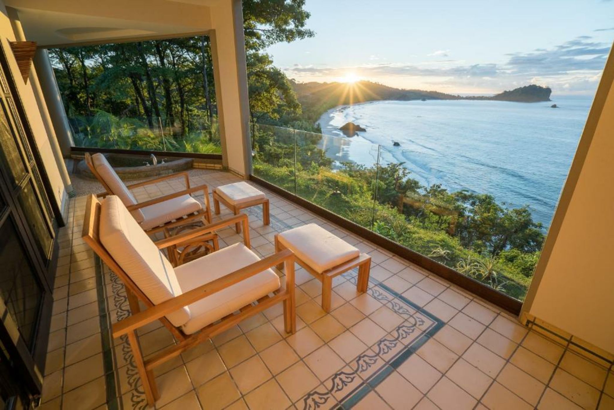 Arenas del Mar Beachfront & Rainforest Resort