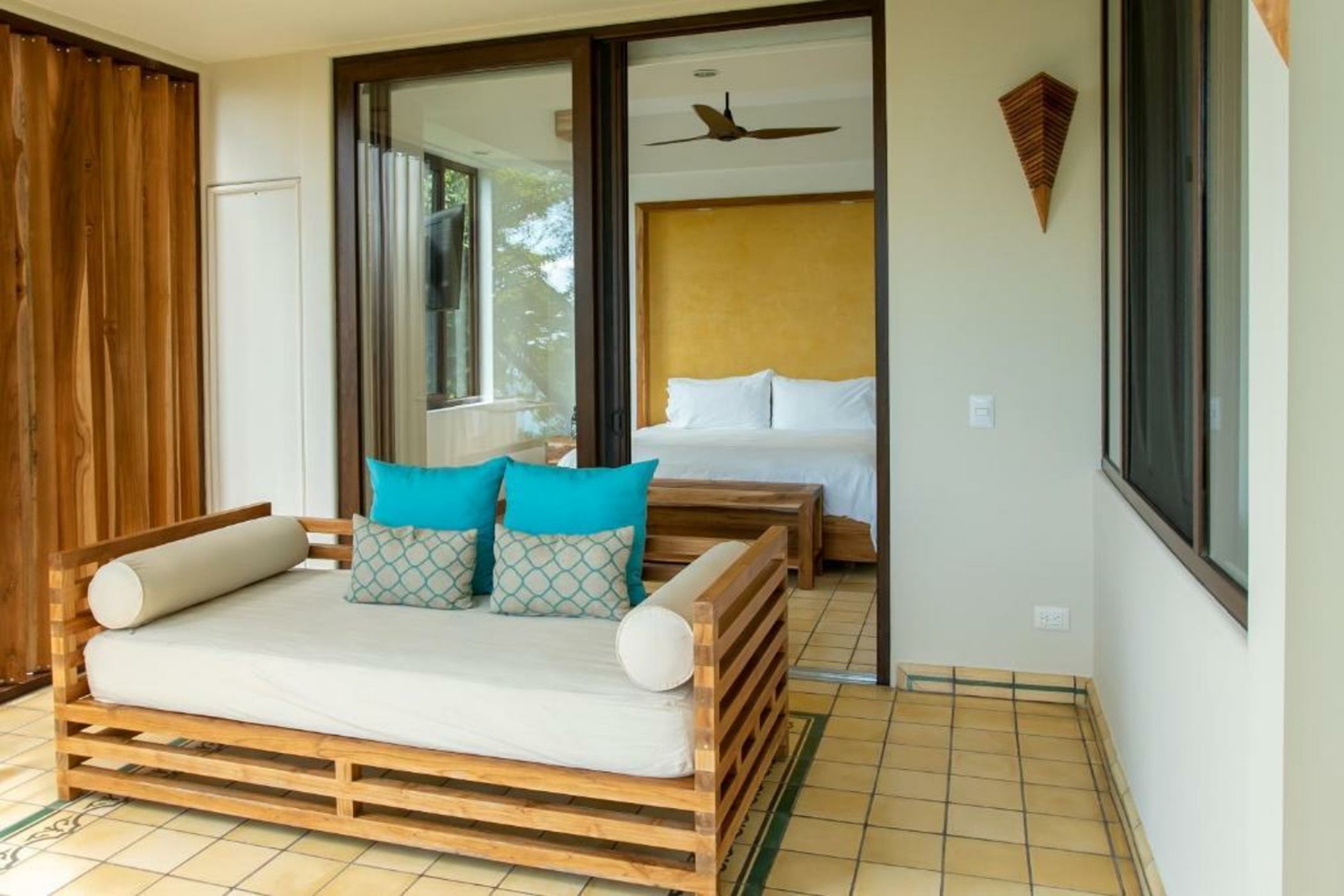 Arenas del Mar Beachfront & Rainforest Resort