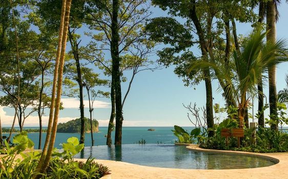 Arenas del Mar Beachfront & Rainforest Resort