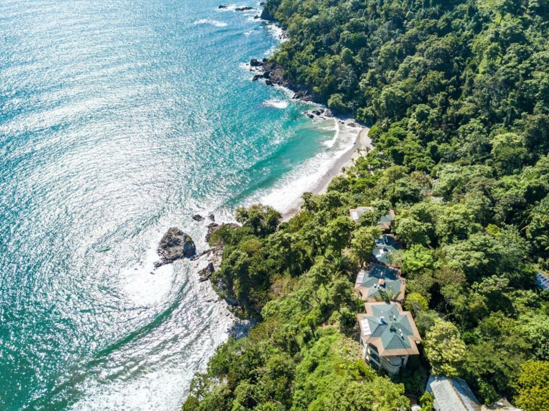 Arenas del Mar Beachfront & Rainforest Resort