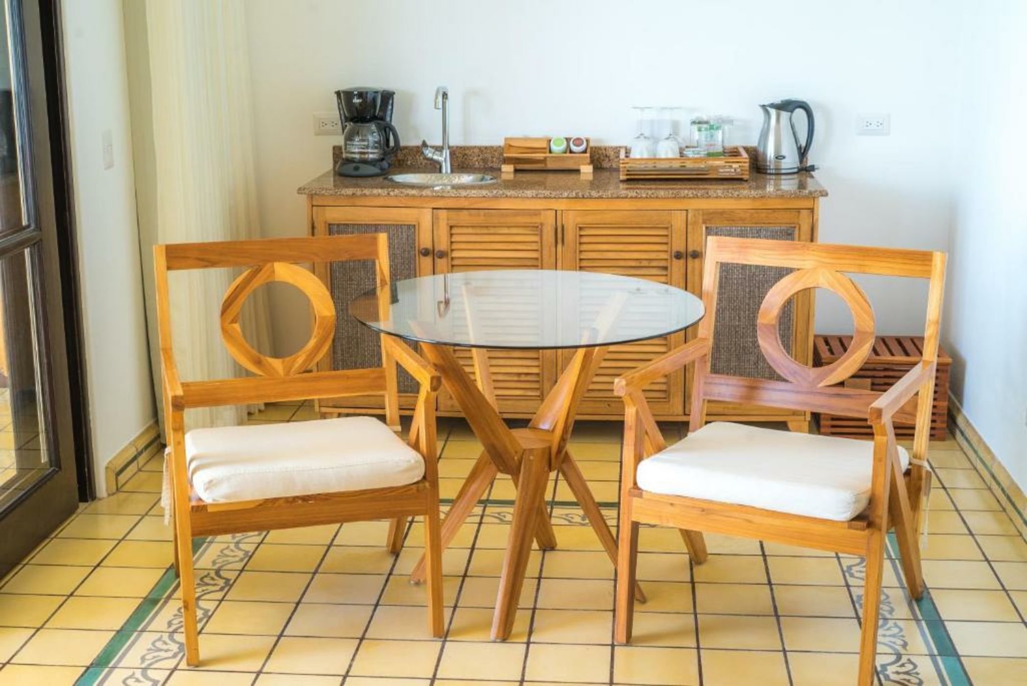 Arenas del Mar Beachfront & Rainforest Resort