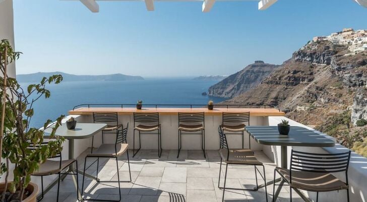 Porto Fira Suites