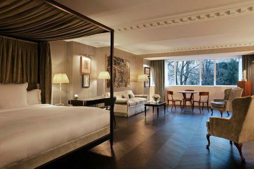 Hôtel de Berri Champs-Élysées, a Luxury Collection Hotel