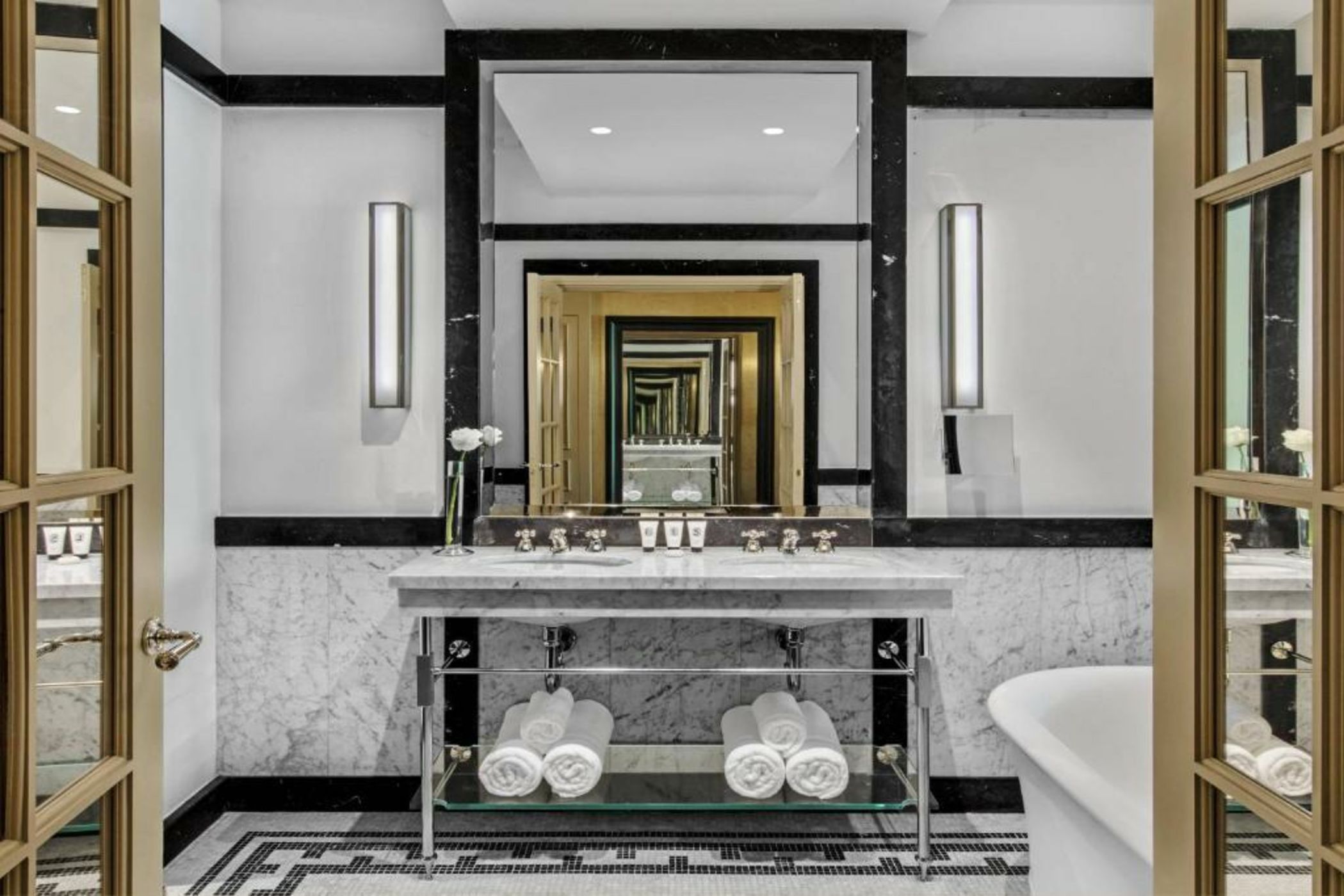 Hôtel de Berri Champs-Élysées, a Luxury Collection Hotel