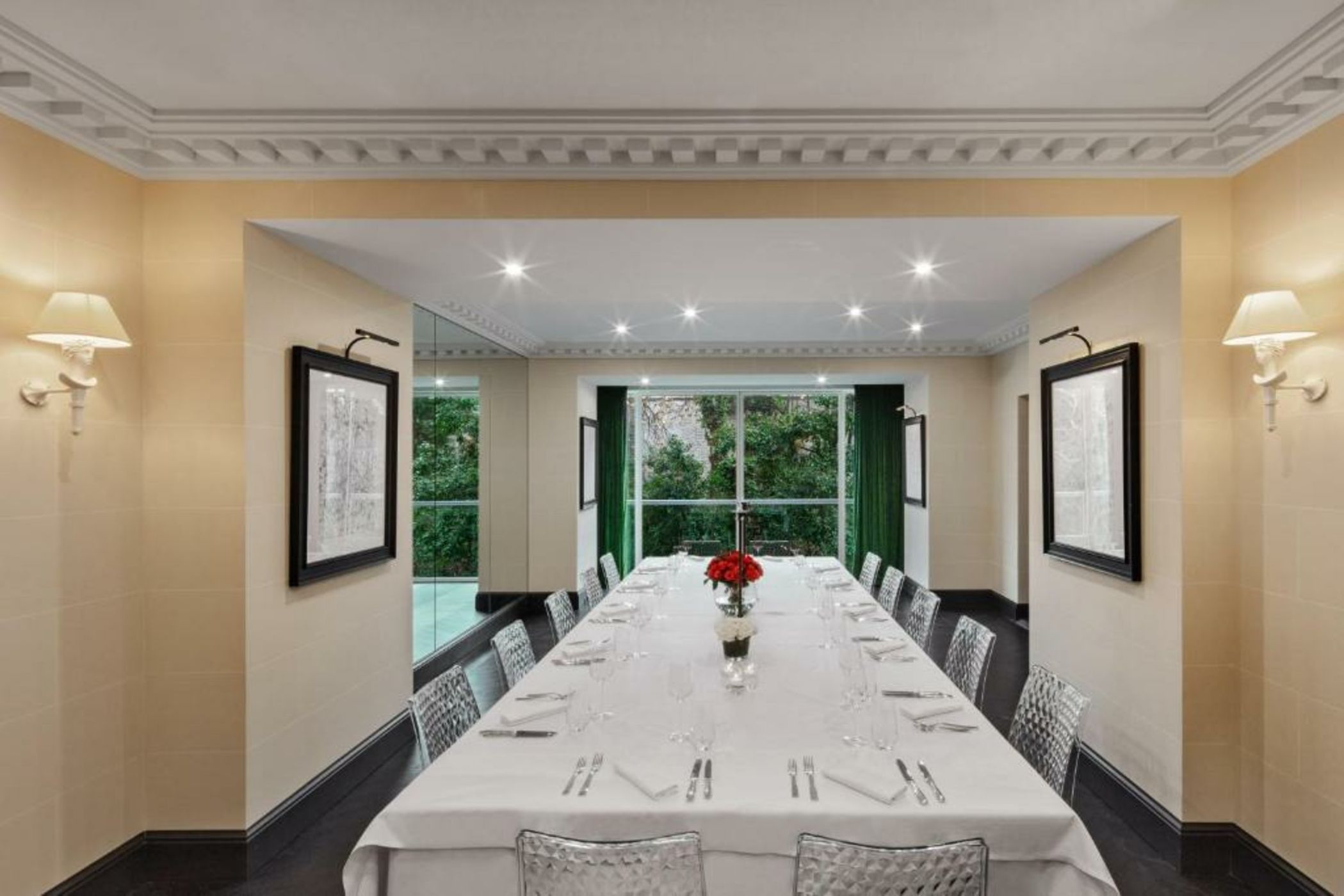 Hôtel de Berri Champs-Élysées, a Luxury Collection Hotel