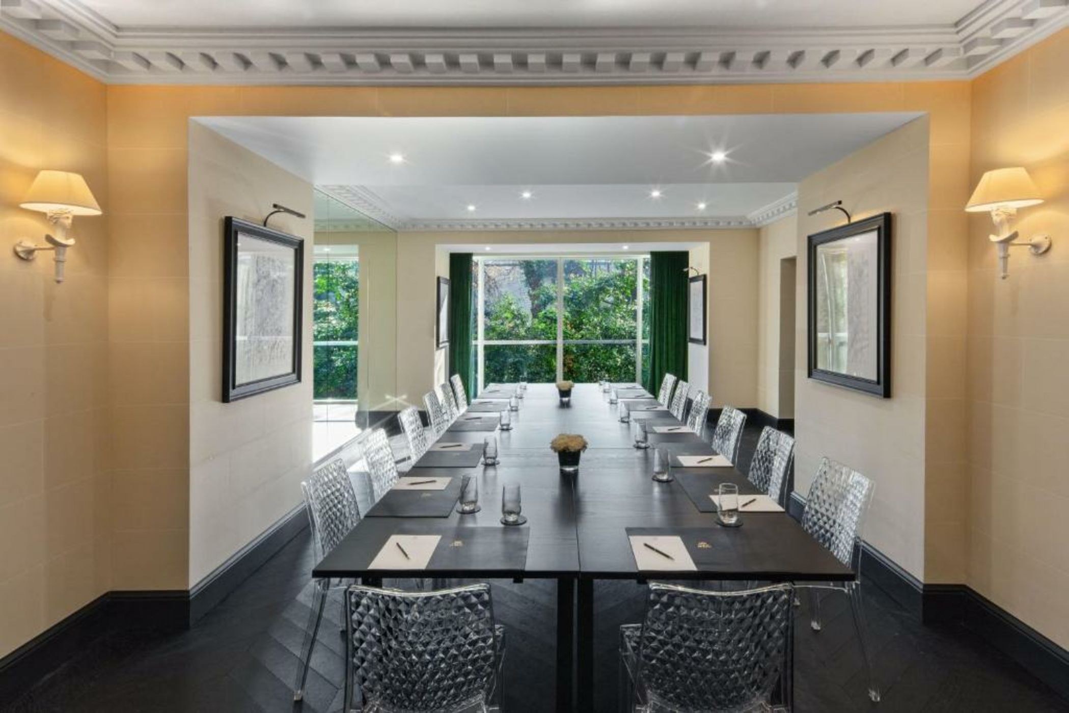 Hôtel de Berri Champs-Élysées, a Luxury Collection Hotel