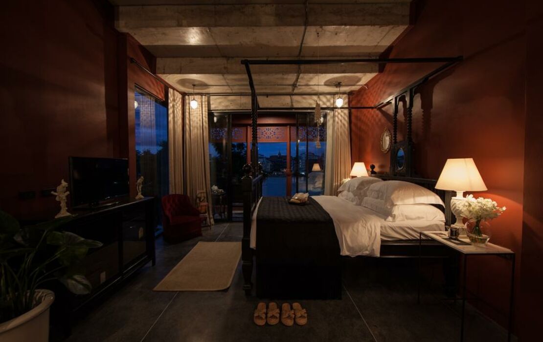 Amdaeng Bangkok Riverside Hotel - SHA Plus Certified