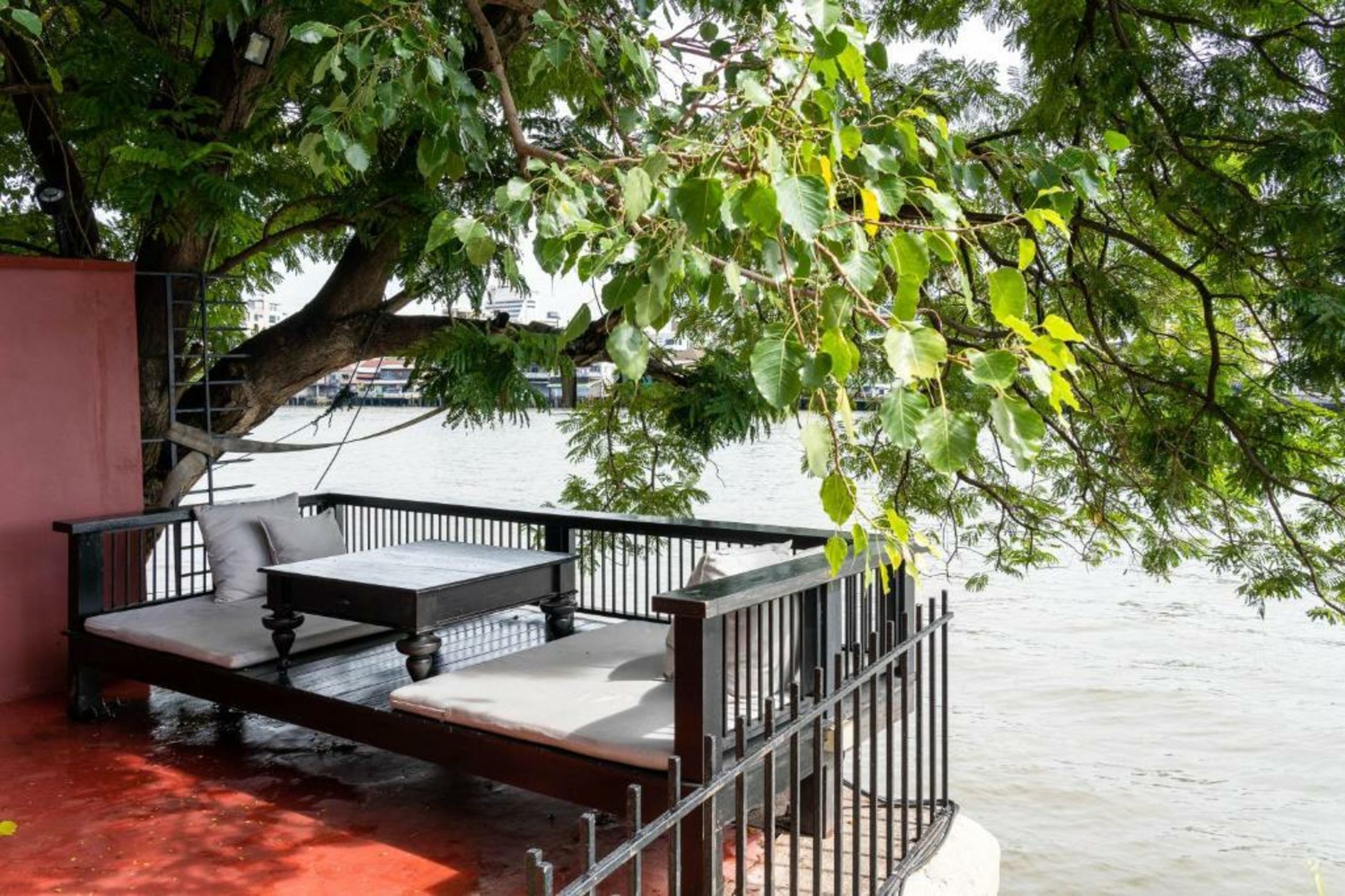 Amdaeng Bangkok Riverside Hotel - SHA Plus Certified