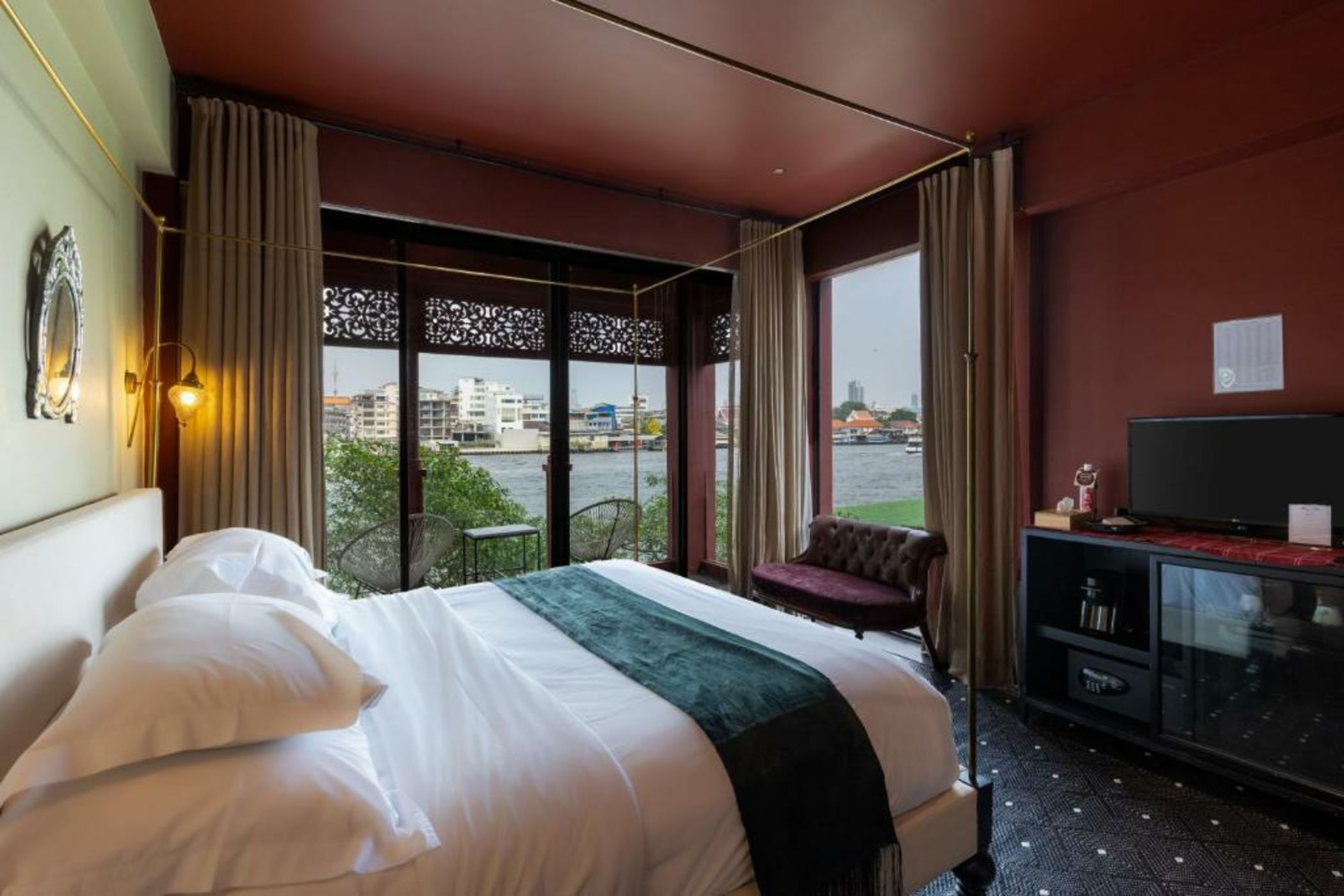 Amdaeng Bangkok Riverside Hotel - SHA Plus Certified