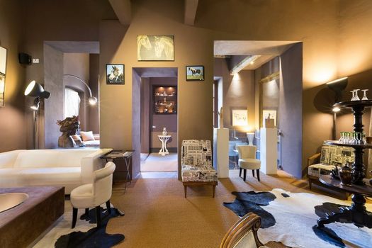 Porcellino Gallery Art Boutique BB