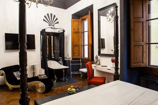 Porcellino Gallery Art Boutique BB