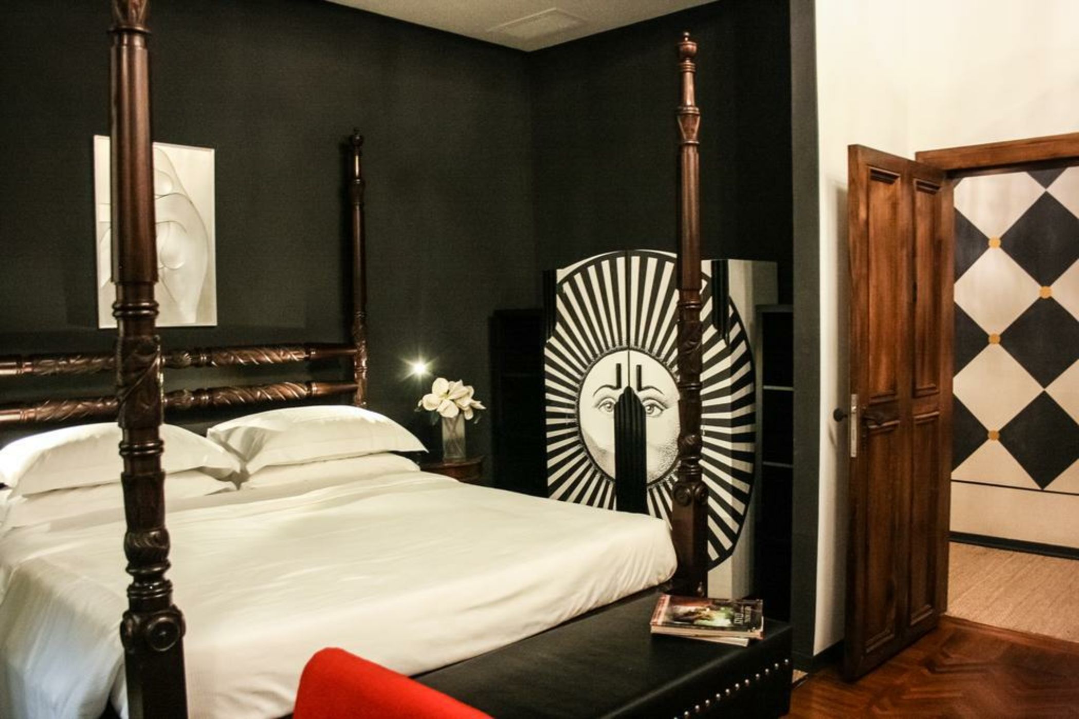 Porcellino Gallery Art Boutique BB