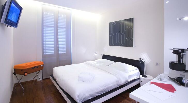 La Cour Des Augustins Boutique Gallery Design Hotel