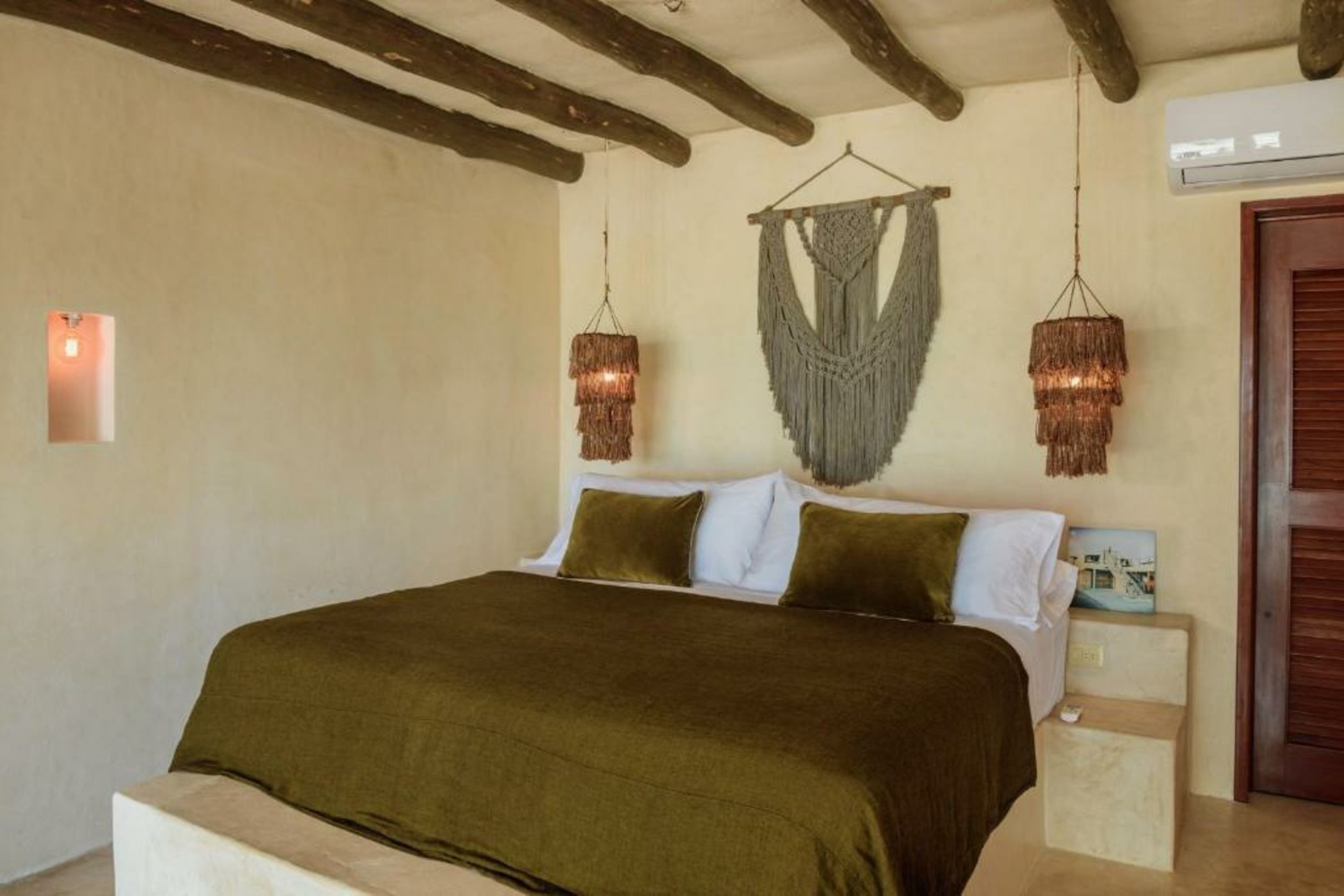 CASA CAT BA Beachfront Boutique Hotel