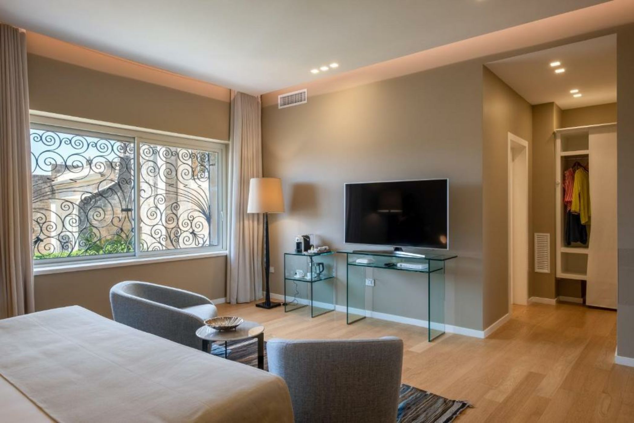 Palazzo Bozzi Corso by La Fiermontina