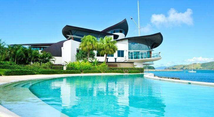 Yacht Club Villa