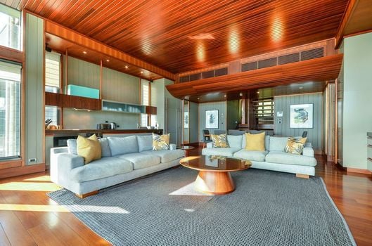 Yacht Club Villa