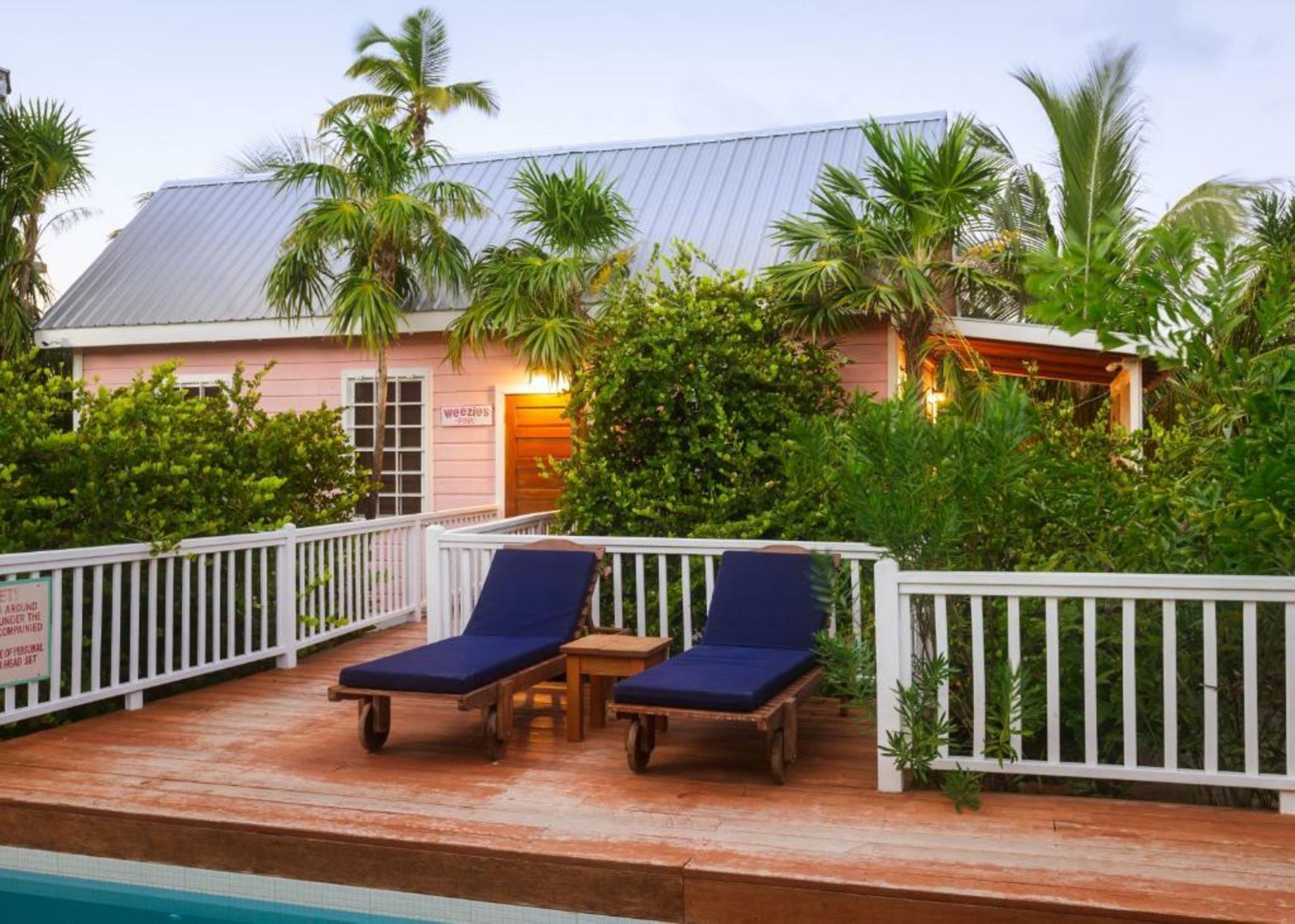 Weezie's Ocean Front Hotel and Garden Cottages