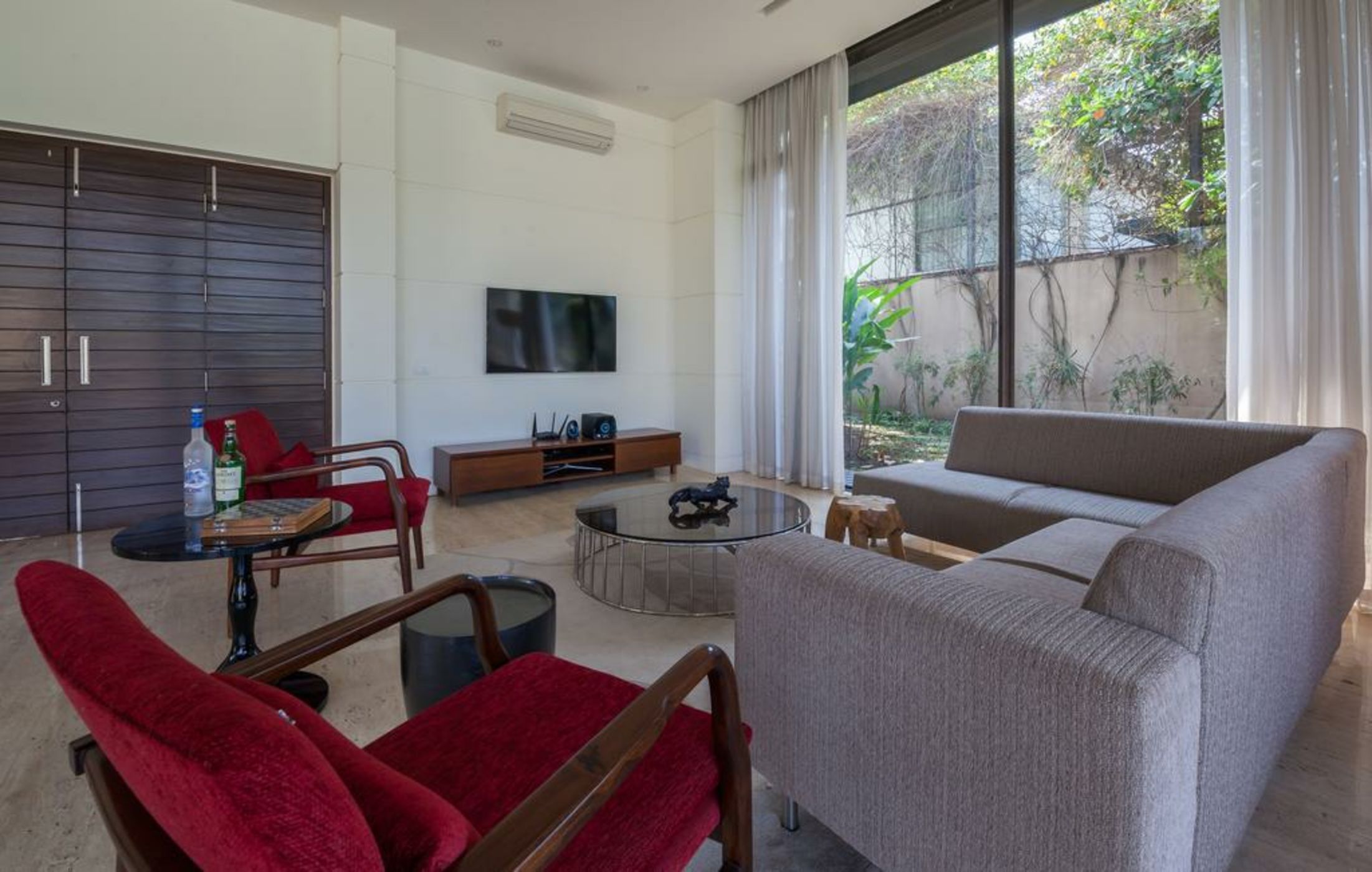 Bella Antlia by Vista Rooms