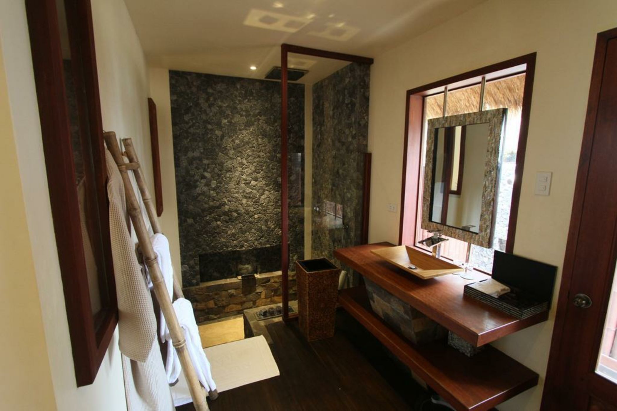 Cauayan Island Resort and Spa