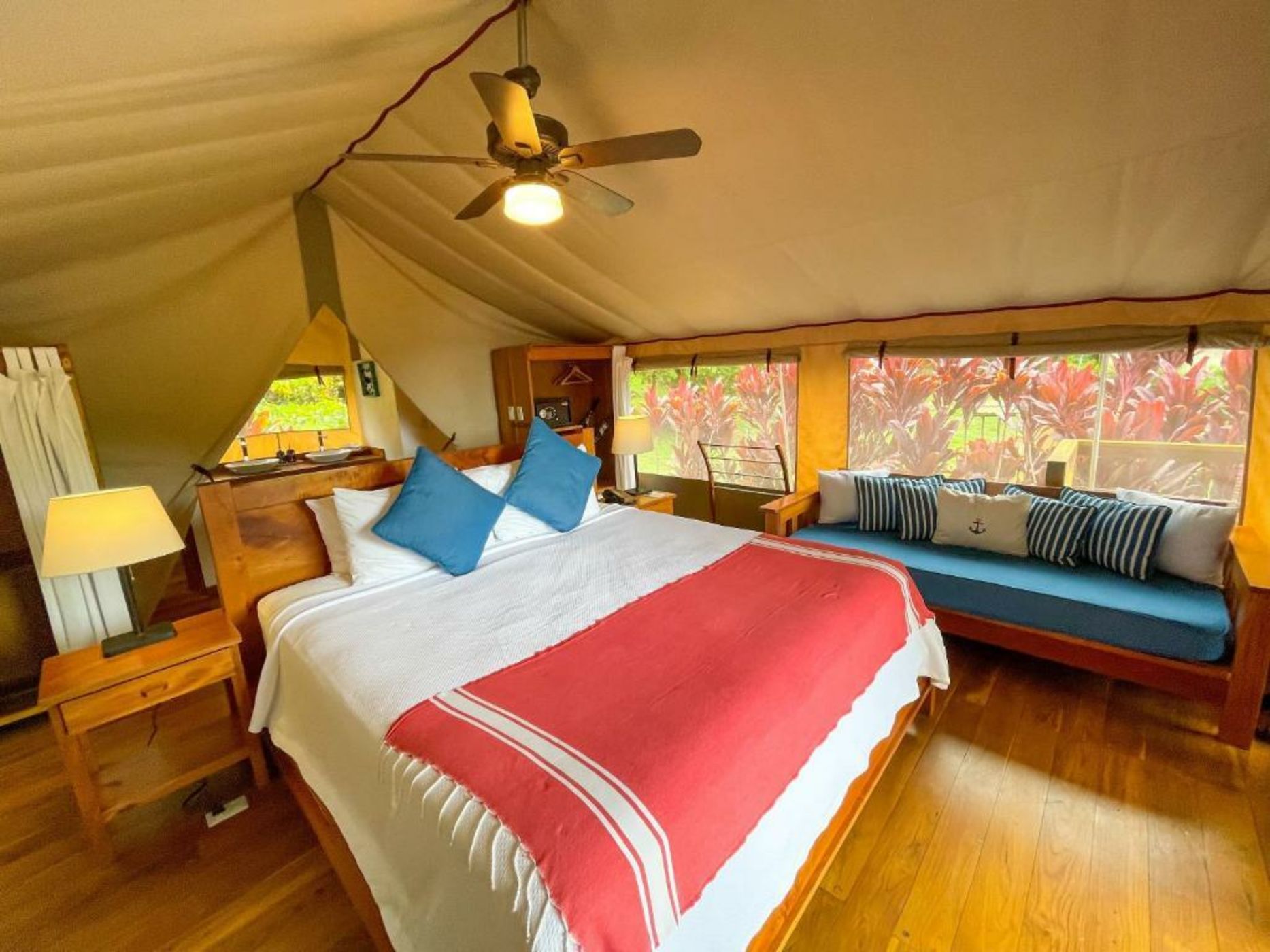 Isla Chiquita Glamping Hotel