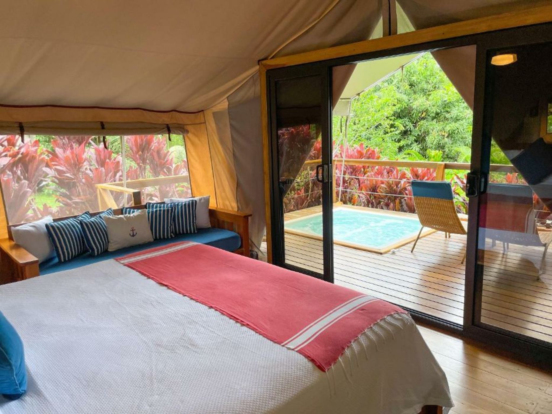 Isla Chiquita Glamping Hotel