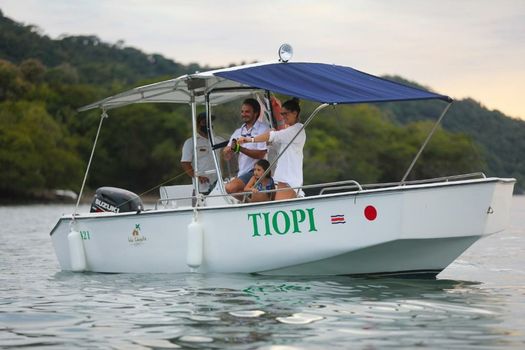 Isla Chiquita Glamping Hotel