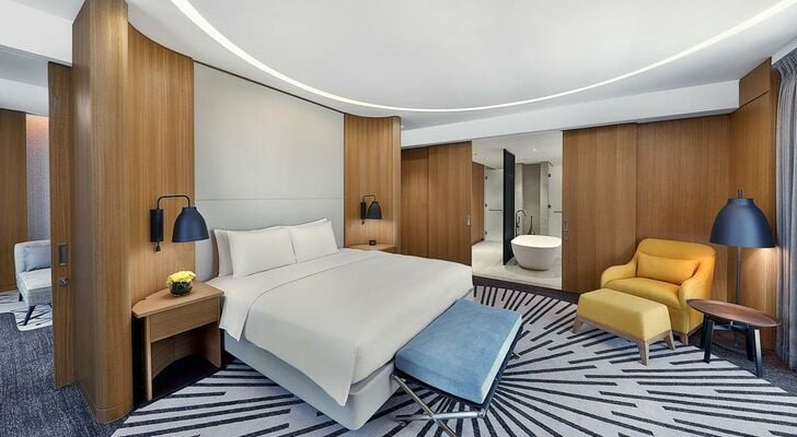 DoubleTree by Hilton Dubai - Business Bay