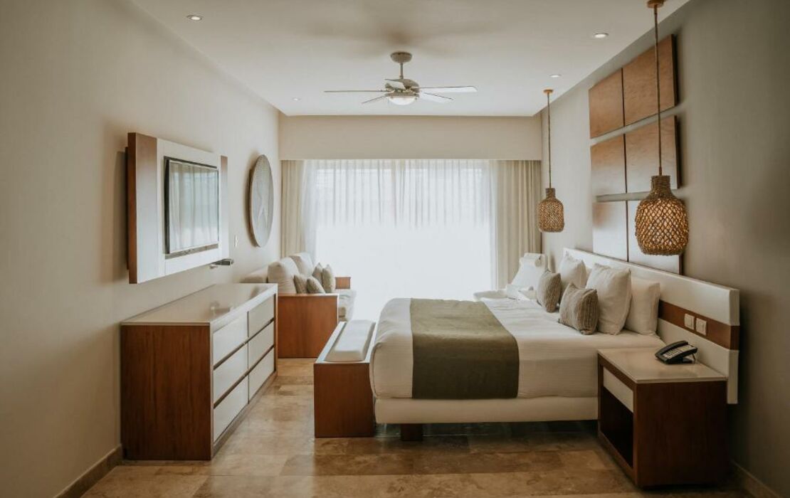 The Reef 28 - Adults Only - All Suites - Optional Gourmet All Inclusive, a Design Boutique Hotel