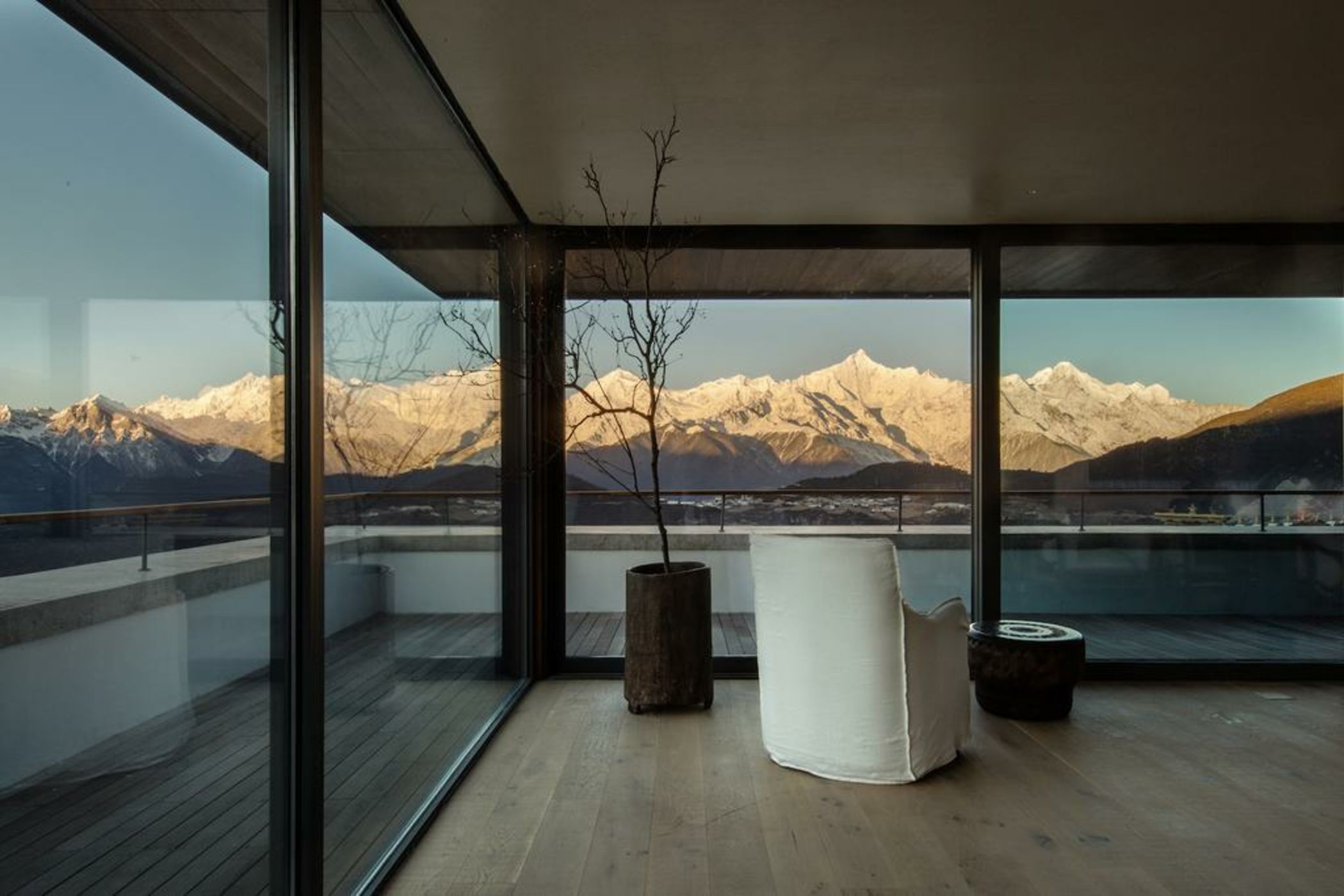 Sunyata Hotel. Deqin Meili