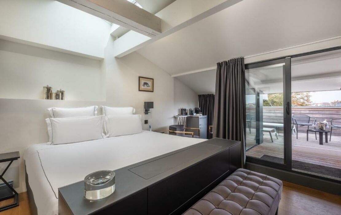 Hotel Le Palais Gallien is one of the most luxurous hotels in Bordeaux Hotel Le Palais Gallien is one of the most luxurous hotels in Bordeaux