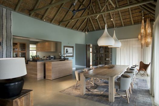 MHONDORO SAFARI LODGE & VILLA