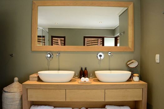 MHONDORO SAFARI LODGE & VILLA