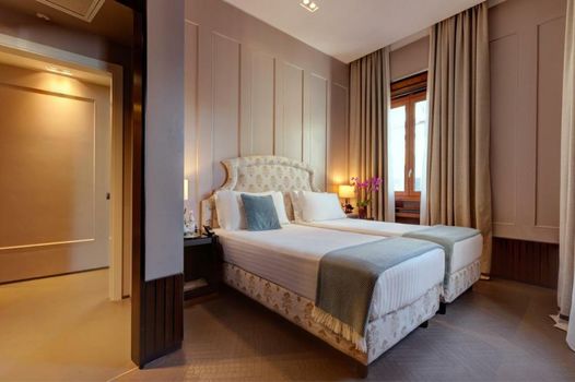 Singer Palace Hotel